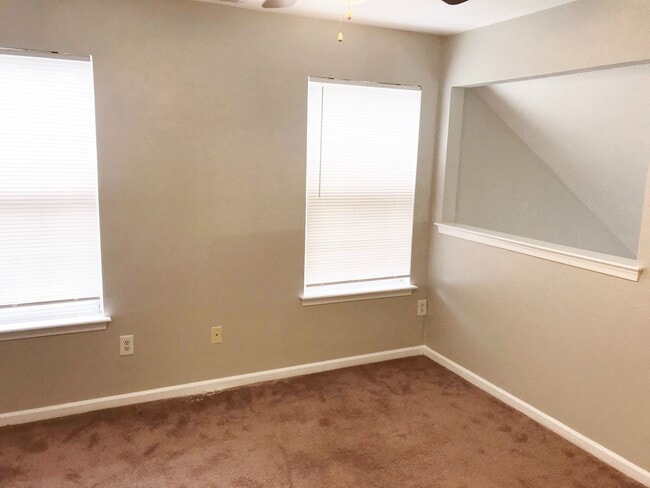 Building Photo - Oakbrooke Meadows