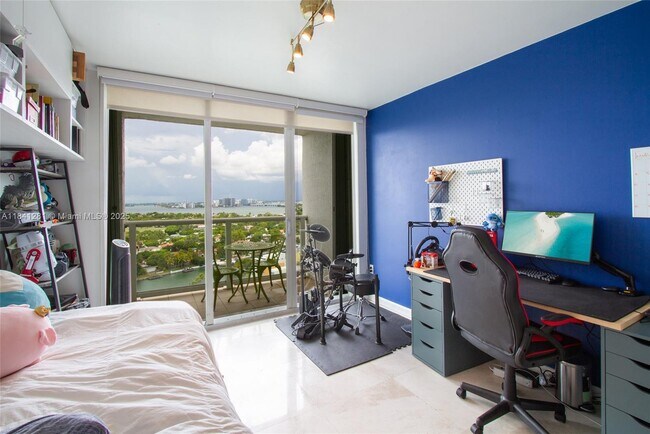 Building Photo - 5900 Collins Ave