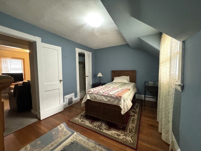 Building Photo - 30 Thorpe St