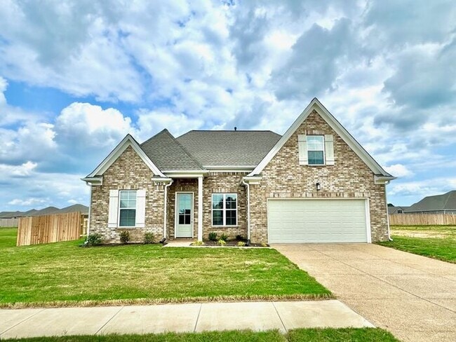 Building Photo - Now Leasing a 5-bedrom 3 bath home in Somerville, TN. Available Now!
