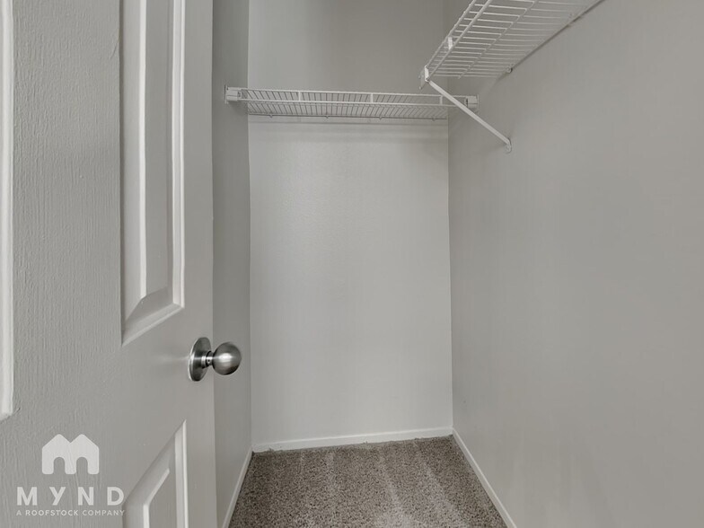 Building Photo - 1404 W La Jolla Dr