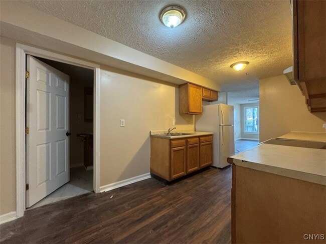 Building Photo - 2 E Main St