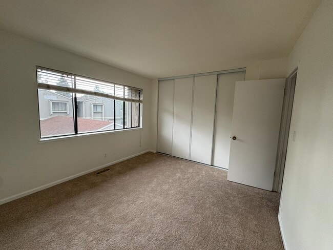 Building Photo - 862 Tamalpais Ave