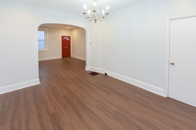 Building Photo - 2021 Dennie St