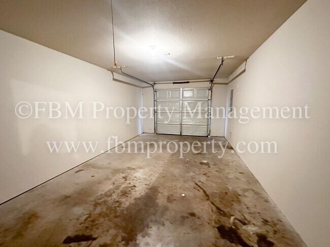 Building Photo - 1510 Drexel Drive - Charming 3 Bedroom, 2 Bathroom Brick Duplex in Waxahachie, TX!