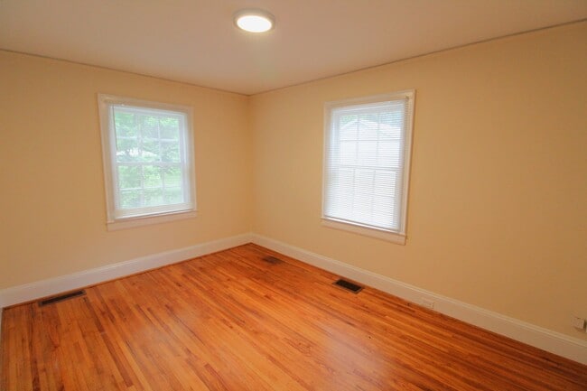 Building Photo - Charming 3 bedroom in Commonwealth!