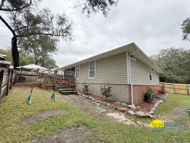 Building Photo - Spacious & Updated 3 Bedroom Home in Niceville-Near Eglin AFB!