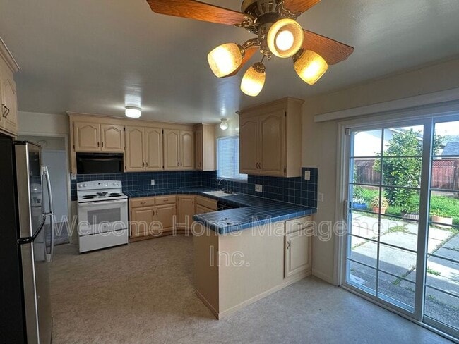 Building Photo - 15184 Norton St