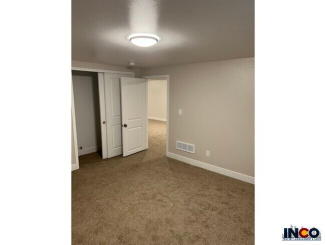Building Photo - 2904 W Chenango Ave