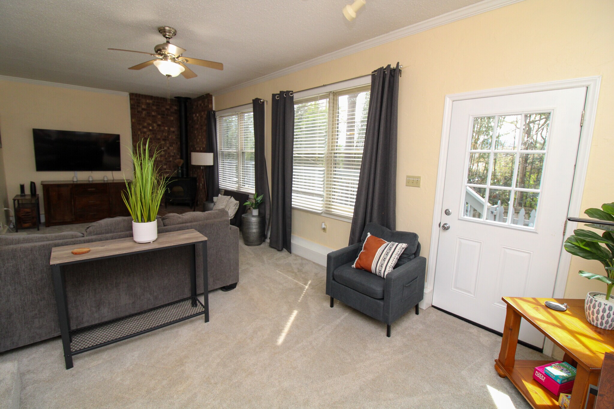 Building Photo - 39 Southwicke Dr