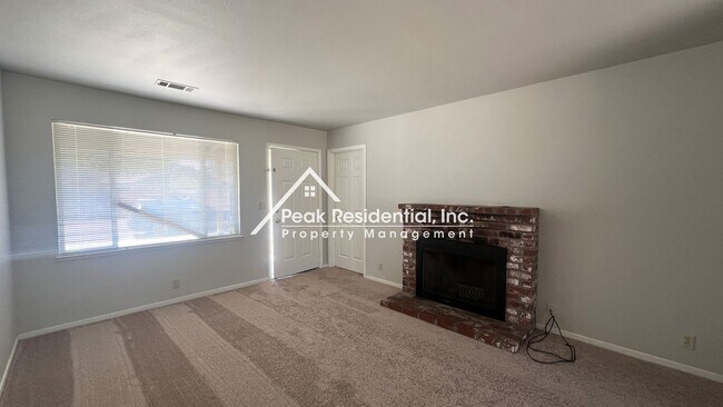 Building Photo - A Charming Colonial Village 3bd/1ba House ...