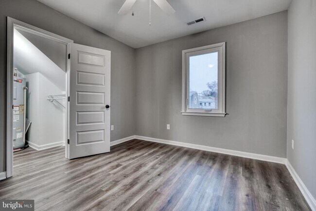 Building Photo - 6722 Brentwood Ave