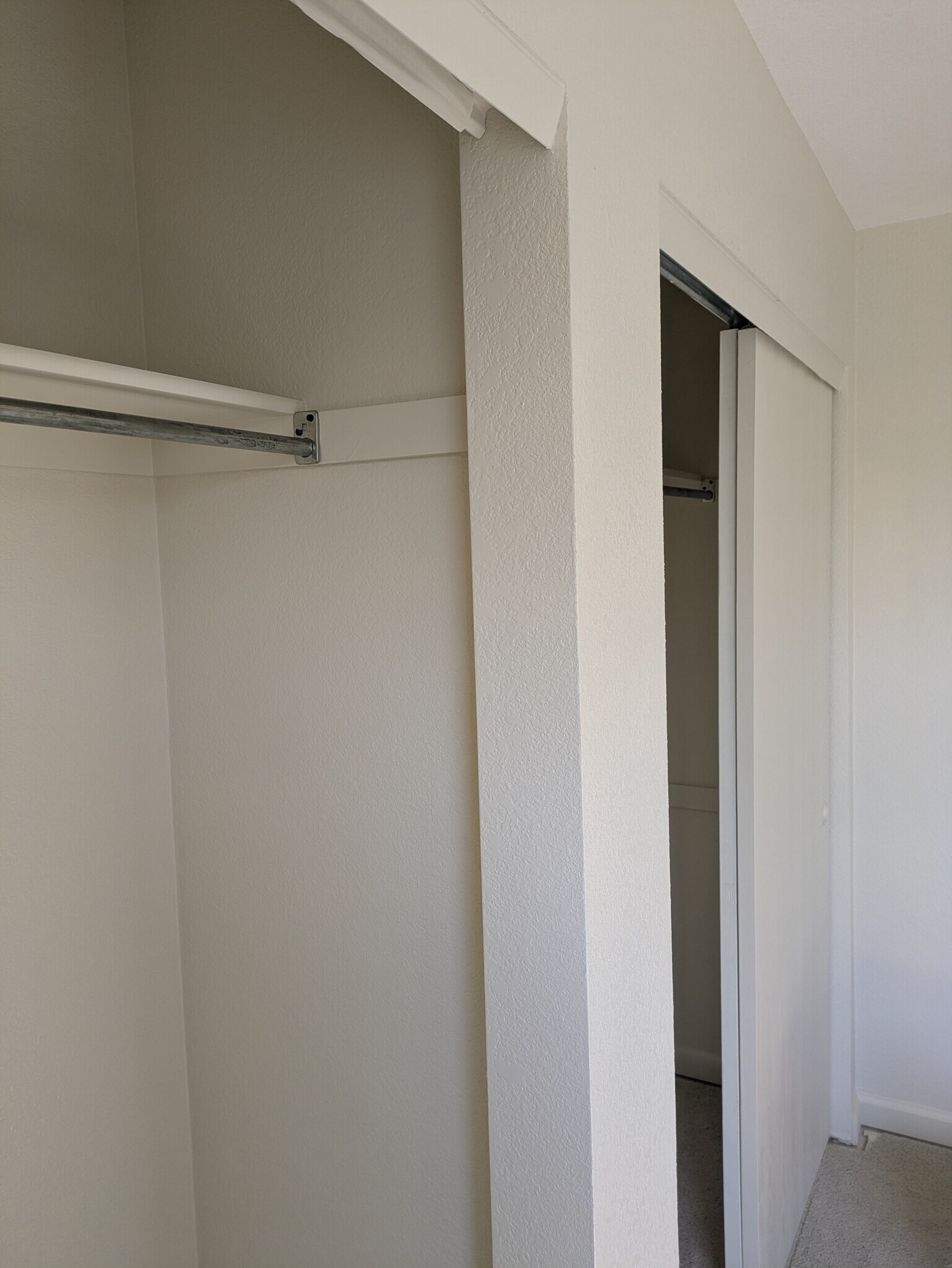 Building Photo - 34 S Hazel Ct