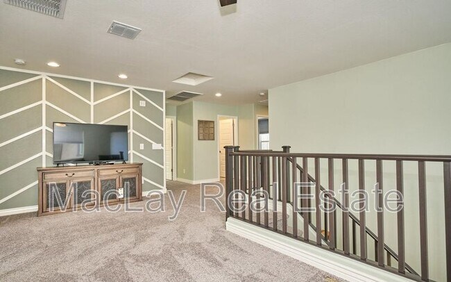 Building Photo - 2415 E Runaway Bay Pl