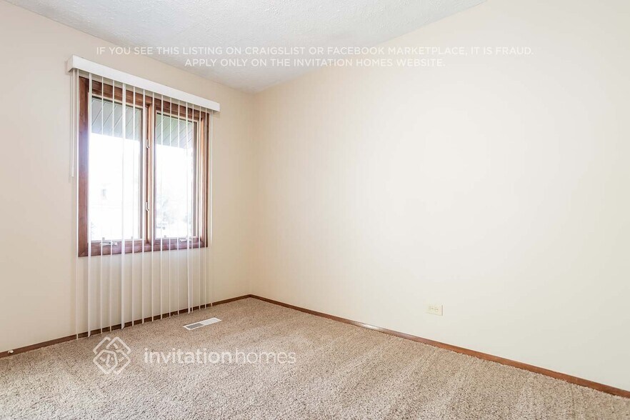 Building Photo - 16400 Sherwood Dr