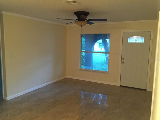 Building Photo - 715 Baywood Cir