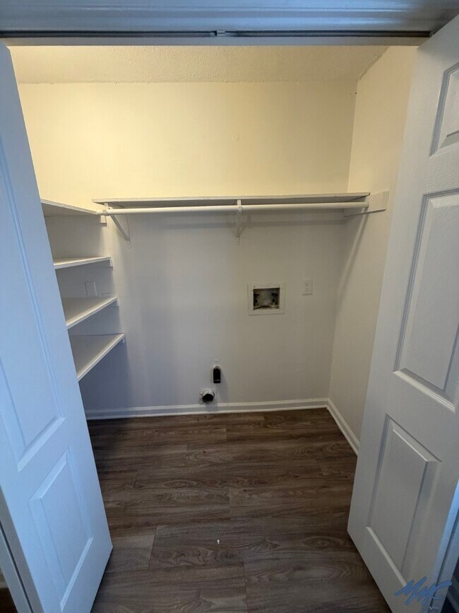 Building Photo - 2558 Oak Hill Dr