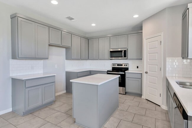 Building Photo - 227 Kellys Heroes Wy