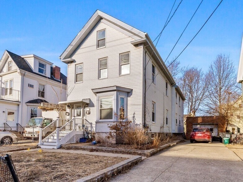 Building Photo - 58 Saxton St