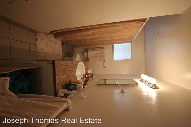 Building Photo - 3 br, 1.5 bath House - 440 E 850 S