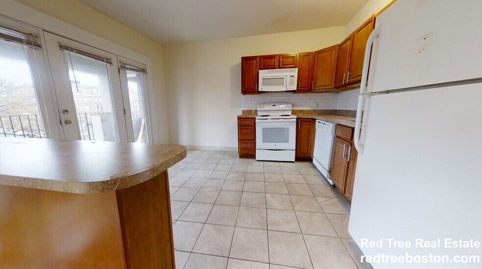 Building Photo - 1131 Commonwealth Ave