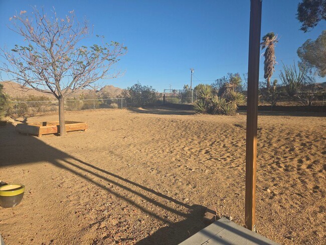 Building Photo - 3 Bedroom 1.5 Bath Modern Farmhouse near JT National Park * MOVE IN SPECIAL*