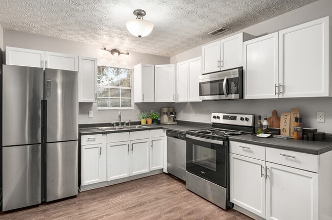 Building Photo - Modern 2-Story Home with Deck & Private Wooded Backyard