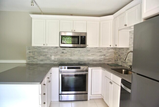 Building Photo - 121 Ocean Cove Dr