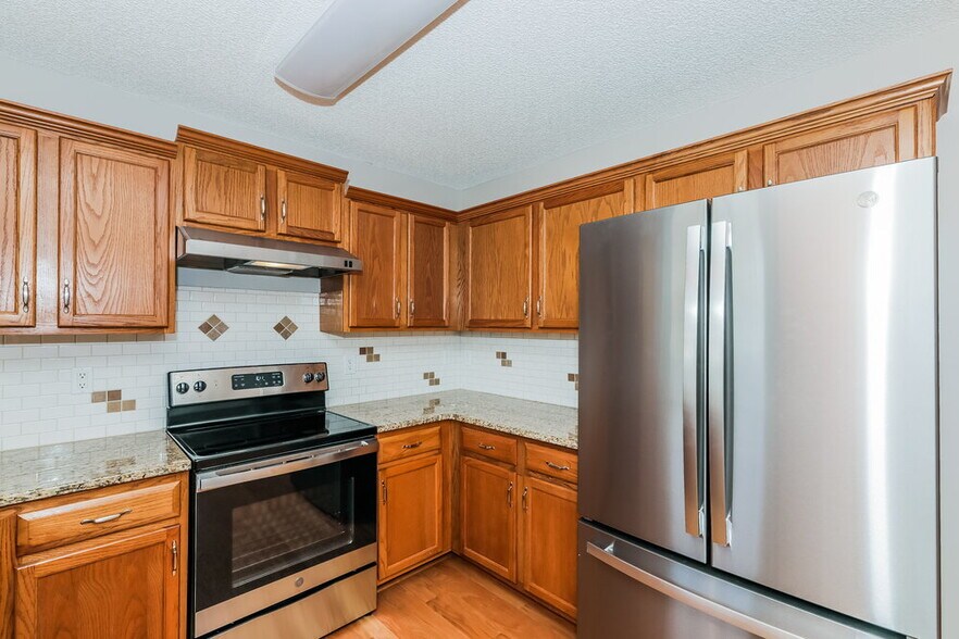 Building Photo - 2428 Hunters Way