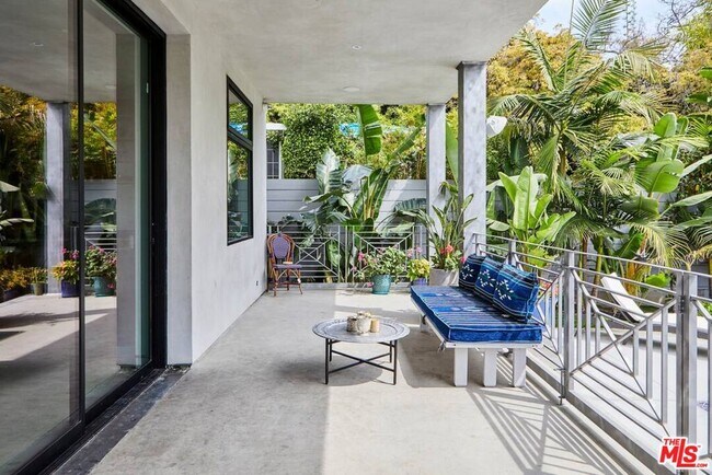 Building Photo - 1724 N Sierra Bonita Ave