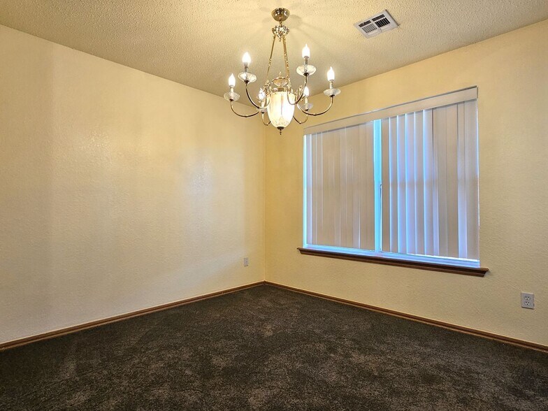 Building Photo - 205 N Eastgate Dr