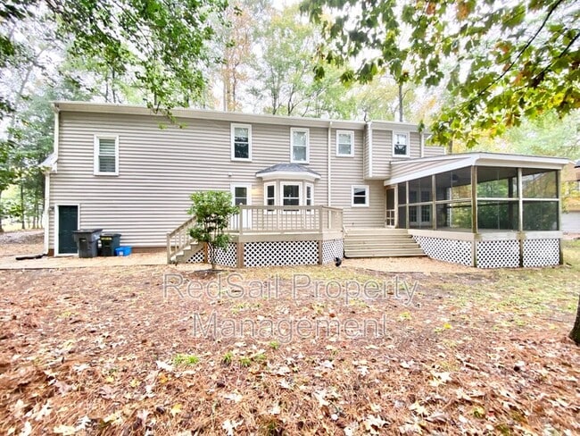 Building Photo - 114 Barclay Crescent