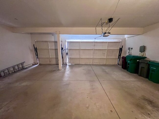 Building Photo - Large 4 bedroom Murrieta home with a loft ...