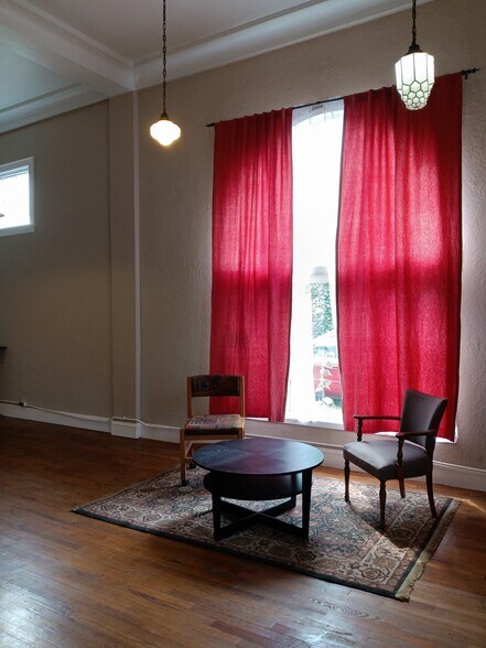 Building Photo - 2009 2nd St NE