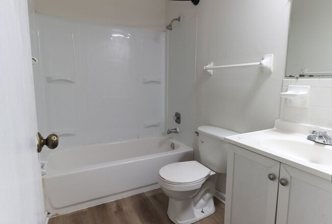 Building Photo - 1304 Essex Ct