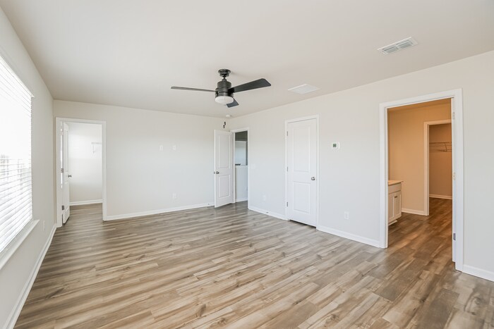 Building Photo - 467 Navona Dr