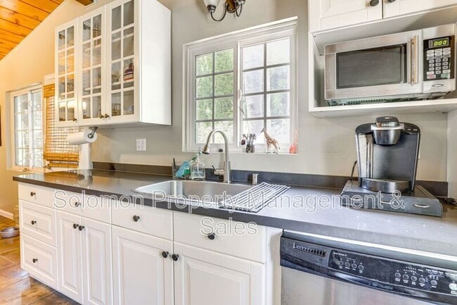 Building Photo - 901 Eucalyptus Ave