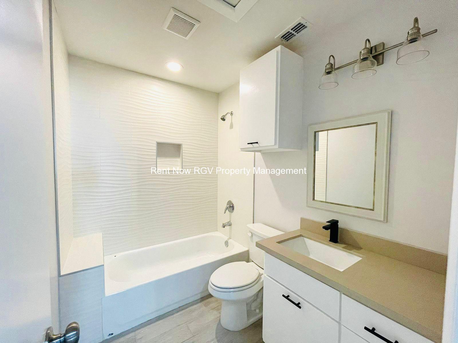 Building Photo - 3802 Las Vistas Ln