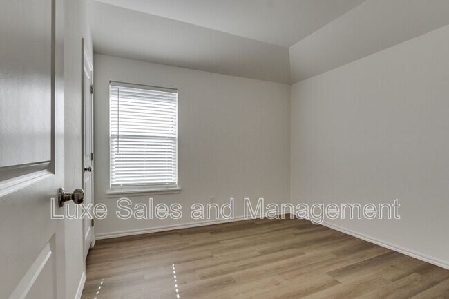 Building Photo - 11611 Mackenzie Wy