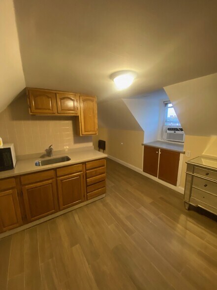 Building Photo - 51 Beacon St