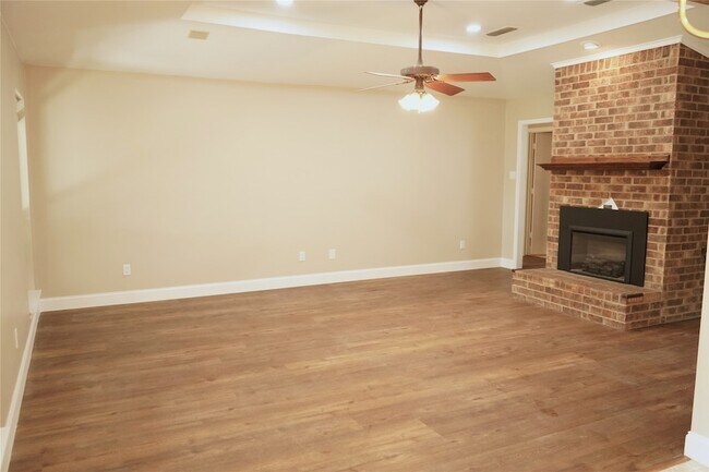 Building Photo - 311 Gwendola Dr