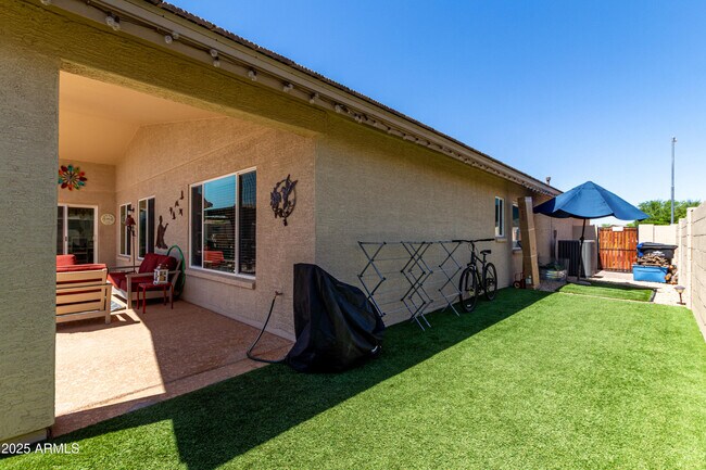 Building Photo - 16325 W Paradise Ln