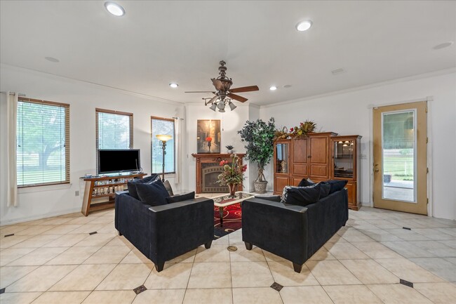 Building Photo - 803 Hennessey Dr