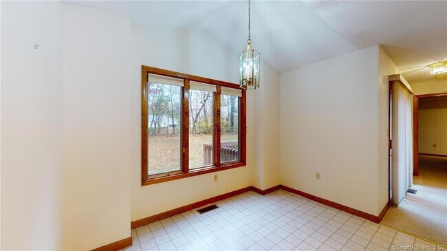 Building Photo - 111 Carriage House