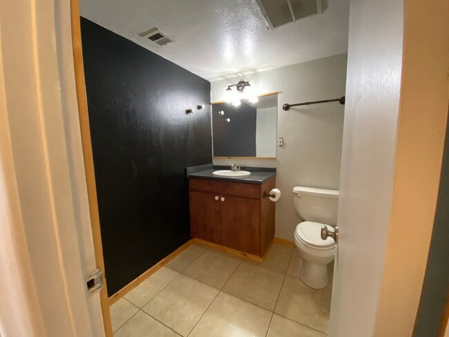 Building Photo - Beautiful Flagstaff Rental