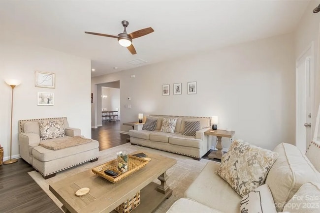 Building Photo - 549 Kiser Ln