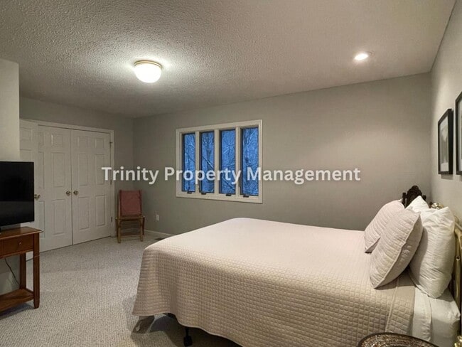 Building Photo - 206 Aaron Smith Dr