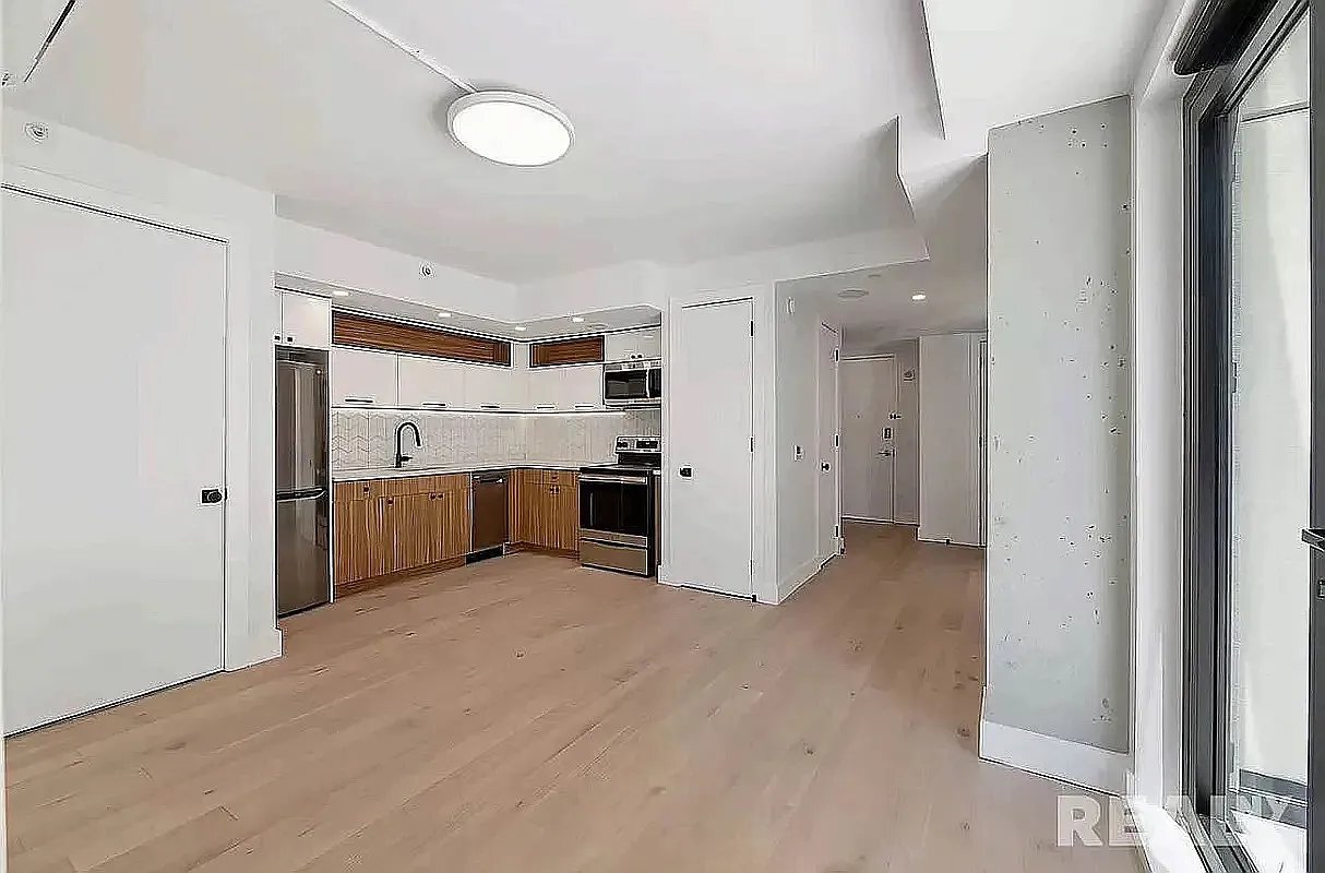 Building Photo - 60 W 125th St