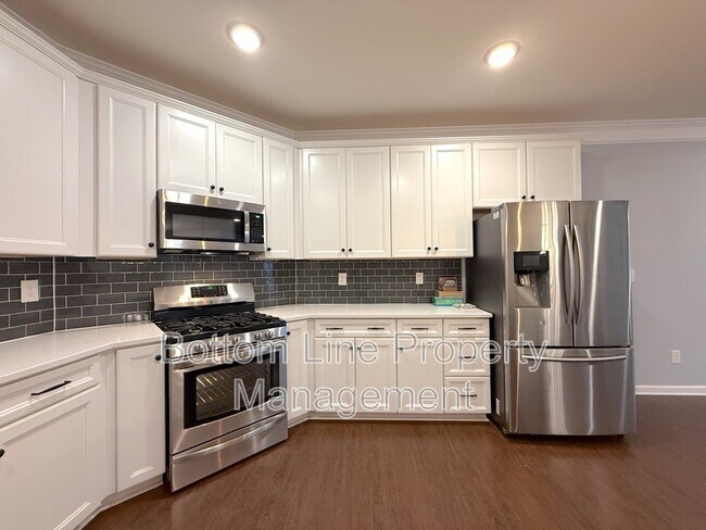 Building Photo - 13450 Savannah Point Dr