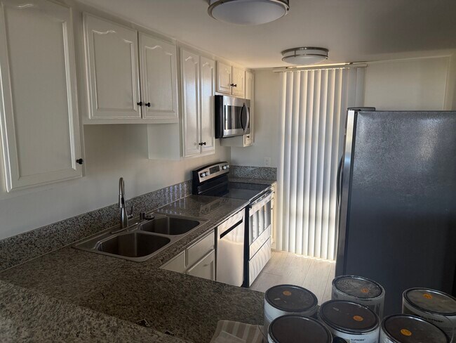 Building Photo - 4337 Marina City Dr